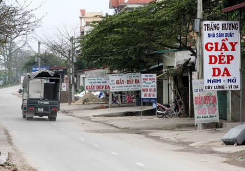 Hanoi leather shoemaking village popular for centuries